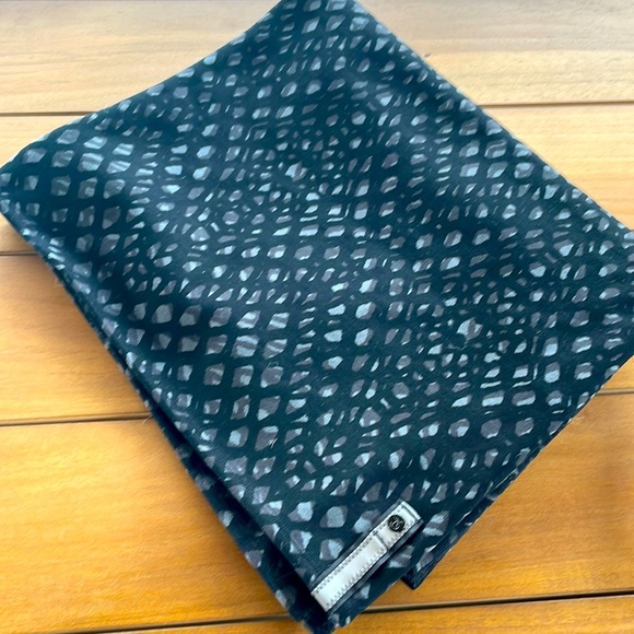 lululemon athletica Accessories - Lululemon Vinyasa Scarf